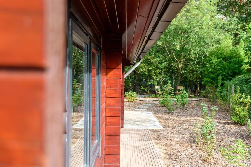 Spacious Wooden Cottage With Infra-Red Sauna At Veluwe Putten Εξωτερικό φωτογραφία