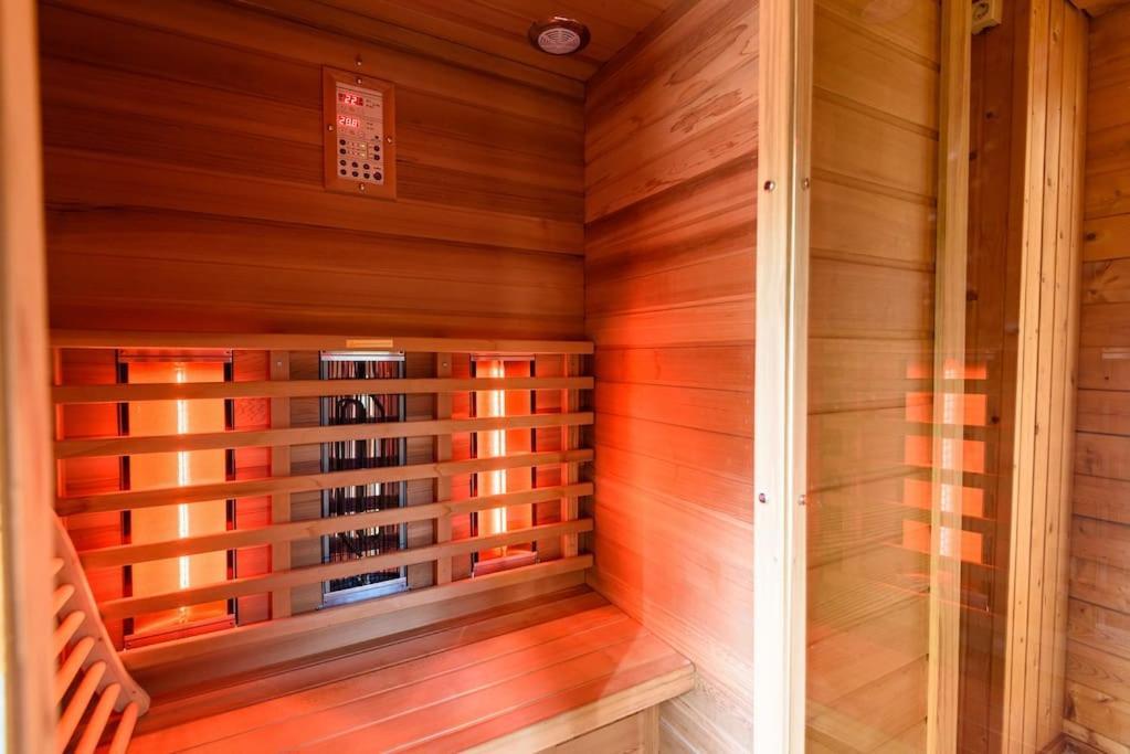 Spacious Wooden Cottage With Infra-Red Sauna At Veluwe Putten Εξωτερικό φωτογραφία