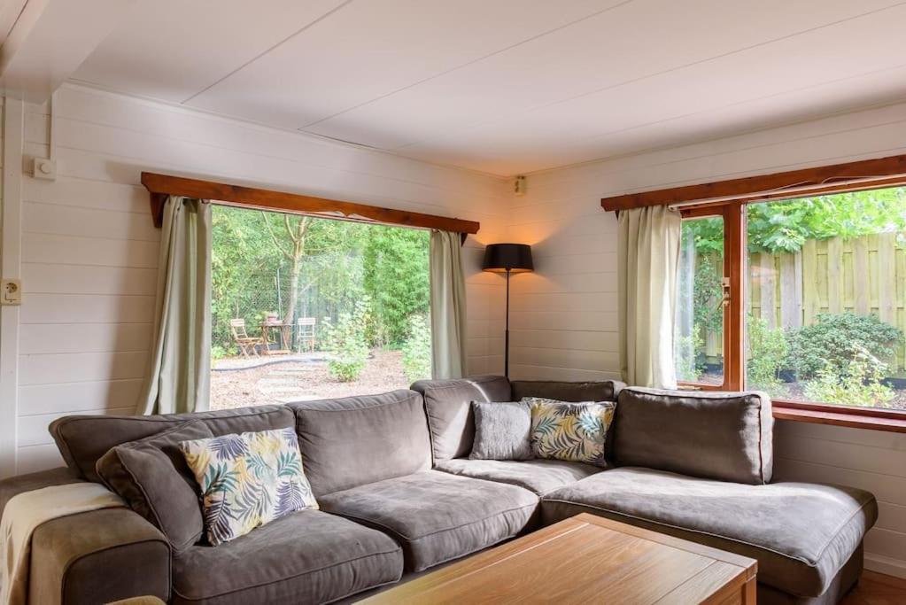Spacious Wooden Cottage With Infra-Red Sauna At Veluwe Putten Εξωτερικό φωτογραφία