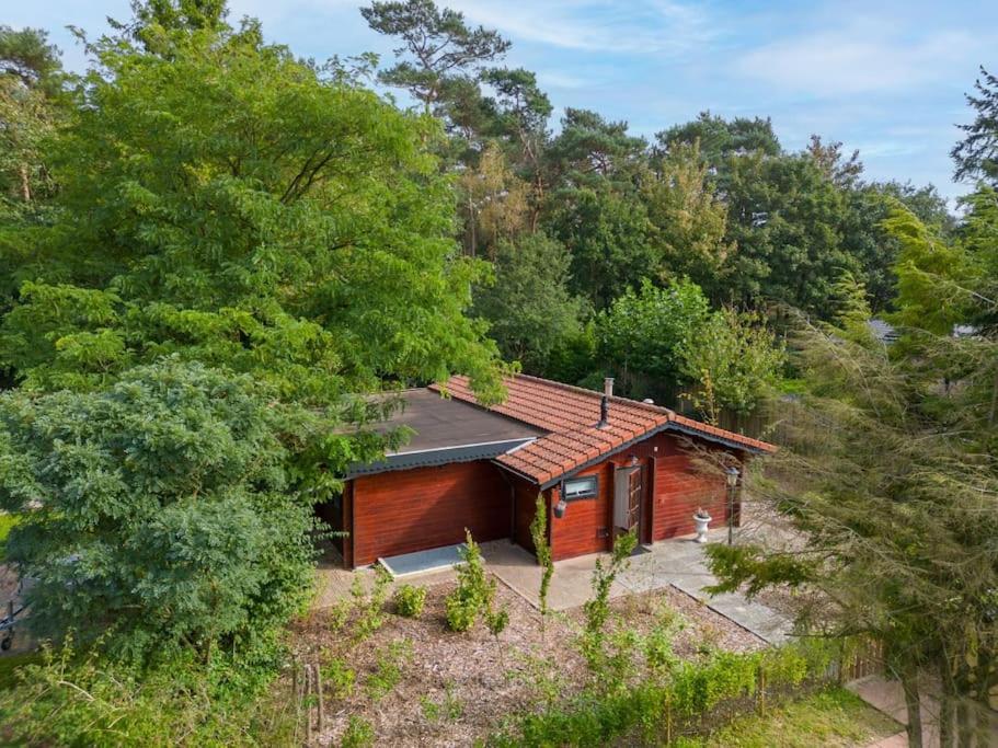Spacious Wooden Cottage With Infra-Red Sauna At Veluwe Putten Εξωτερικό φωτογραφία