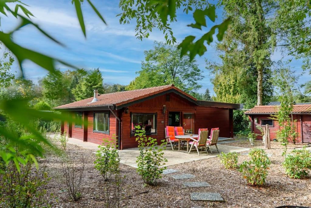 Spacious Wooden Cottage With Infra-Red Sauna At Veluwe Putten Εξωτερικό φωτογραφία