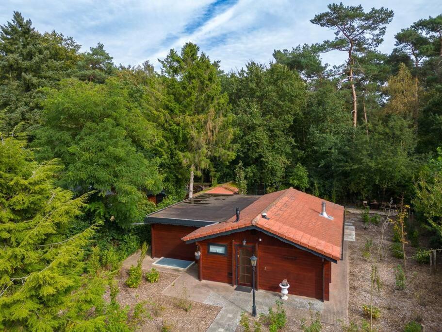 Spacious Wooden Cottage With Infra-Red Sauna At Veluwe Putten Εξωτερικό φωτογραφία
