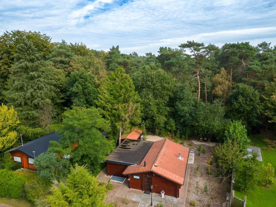 Spacious Wooden Cottage With Infra-Red Sauna At Veluwe Putten Εξωτερικό φωτογραφία