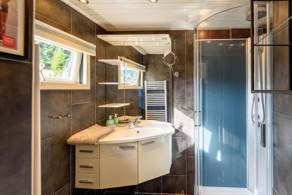Spacious Wooden Cottage With Infra-Red Sauna At Veluwe Putten Εξωτερικό φωτογραφία